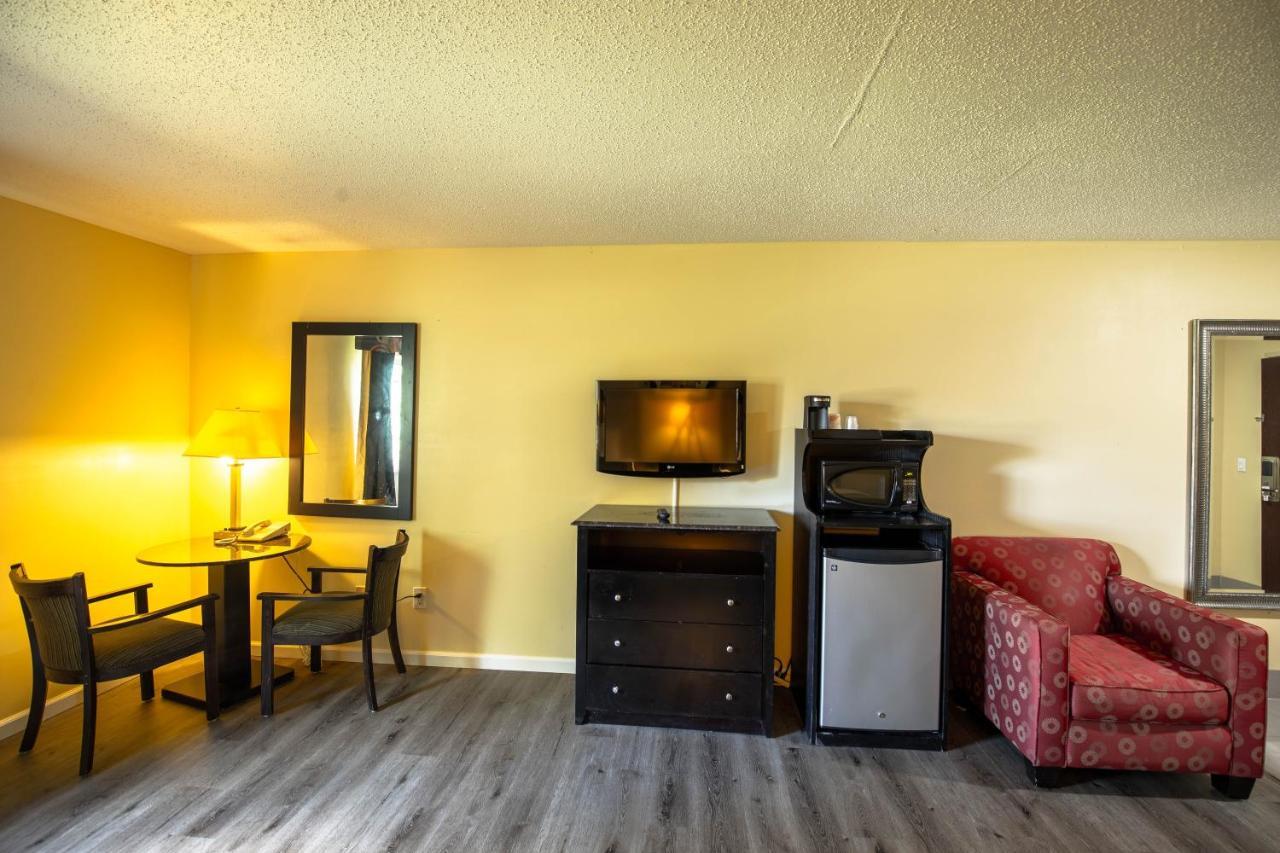 Quality Inn & Suites Woodstock Near Lake Geneva Luaran gambar