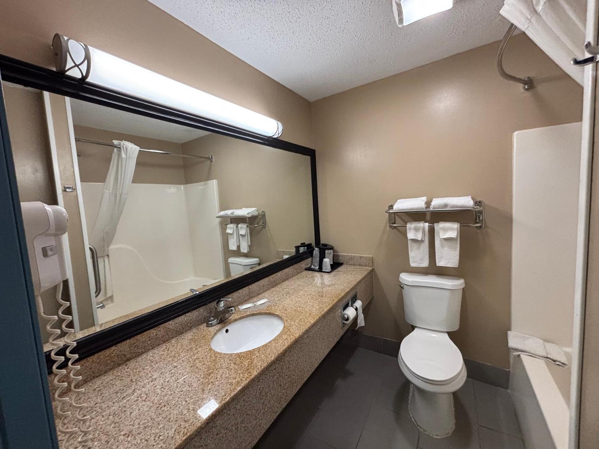 Quality Inn & Suites Woodstock Near Lake Geneva Luaran gambar