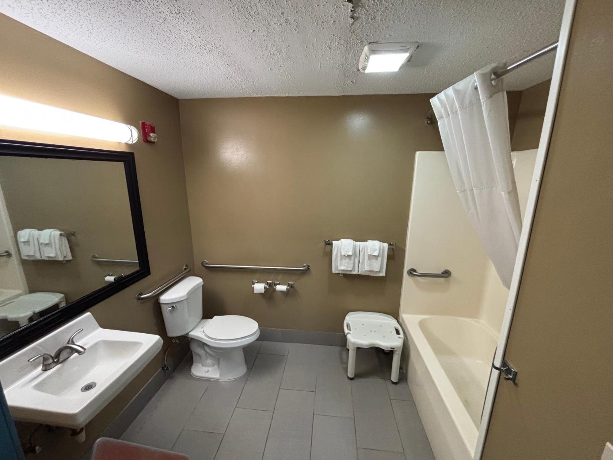 Quality Inn & Suites Woodstock Near Lake Geneva Luaran gambar